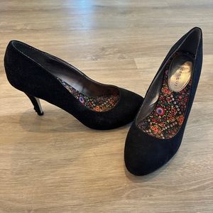 Black suede pump heel